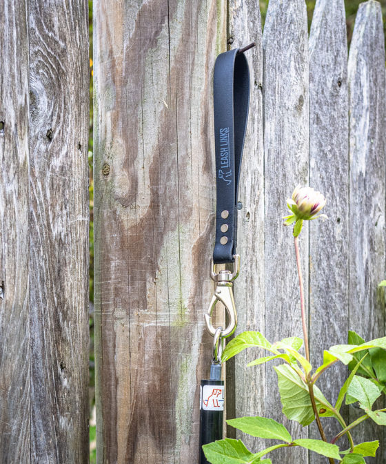 Leash Link black handle